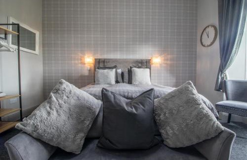 Glasgow Apartment | Family-Friendly Lugton Rooms with High Guest Ratings