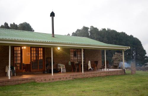Emadlangeni House | Pet-Friendly Retreat at Luiperdkloof Trout Lodge