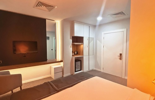 Gaziemir Hotel | Discover Luis Otel: Family-Friendly Stay with Great Amenities