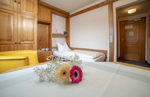 Prien am Chiemsee Hotel | Relax at Luitpold am See: Pool, Spa & Ocean Views