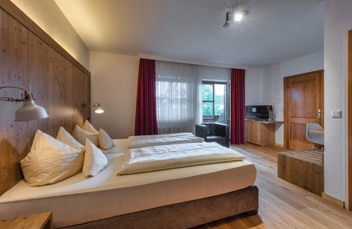 Prien am Chiemsee Hotel | Relax at Luitpold am See: Pool, Spa & Ocean Views