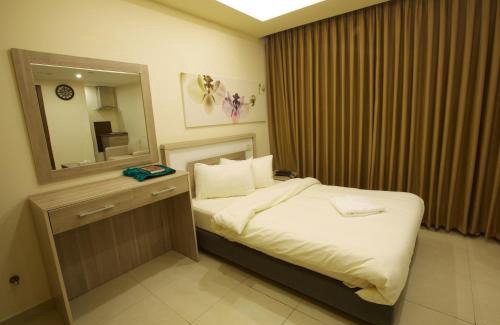 Al Jubeiha Apartment | Comfortable Lujain Hotel with Pool and Family Amenities