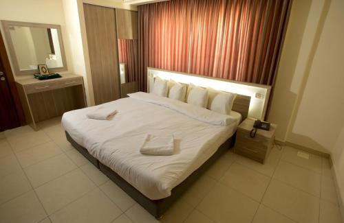Al Jubeiha Apartment | Comfortable Lujain Hotel with Pool and Family Amenities