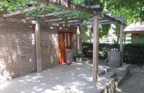 Lujan de Cuyo Hotel | Discover Lujan De Cuyo B&B: Pet-Friendly Oasis with Pool