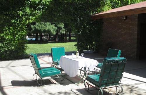 Lujan de Cuyo Hotel | Discover Lujan De Cuyo B&B: Pet-Friendly Oasis with Pool