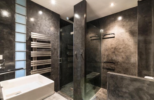 Cotos Apartment | Elegant Stay at Las 4 Torres in the Business District