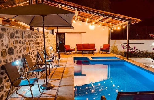Ixmiquilpan Villa | Elegant Villa Retreat near Grutas Tolantongo Awaits You