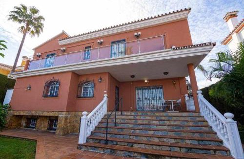 Alhaurin de la Torre Villa | Elegant Villa in Alhaurin de la Torre with Pool & Pets Welcome