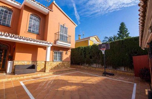 Alhaurin de la Torre Villa | Elegant Villa in Alhaurin de la Torre with Pool & Pets Welcome
