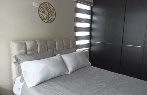 Parroquia Huachi Loreto Apartment | Pet-Friendly Apartment Near Estadio Bellavista with Kitchen