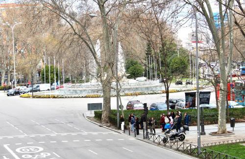 Golden Triangle of Art Apartment | Stylish Stay at Paseo Del Prado with Pool & 4-Star Comfort