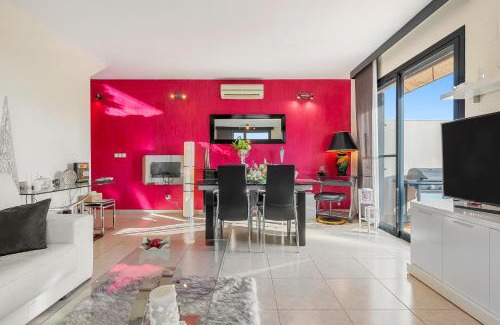San Jorge House | Premier Chalet Golf Panoramica: 4-Star Relaxation Awaits