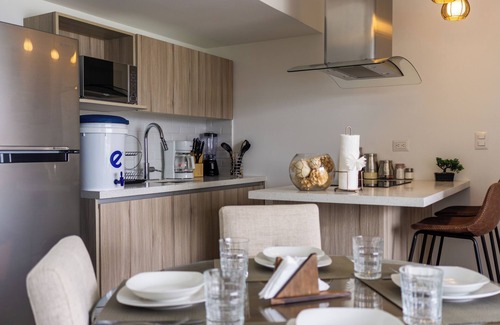 Zona 13 Apartment | Elegant Hotel with Airport and Mountain Views, Pet Friendly