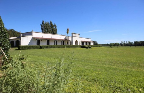 San Antonio de Areco Villa | Elegant Haras San Antonio with Pool and Kitchen Amenities