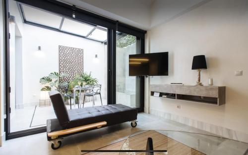 Nervion Apartment | Elegant Loft with Pool and Office Space for Your Stay