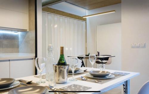 Nervion Apartment | Elegant Loft with Pool and Office Space for Your Stay