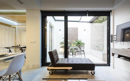 Nervion Apartment | Elegant Loft with Pool and Office Space for Your Stay