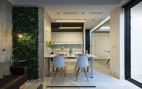 Nervion Apartment | Elegant Loft with Pool and Office Space for Your Stay