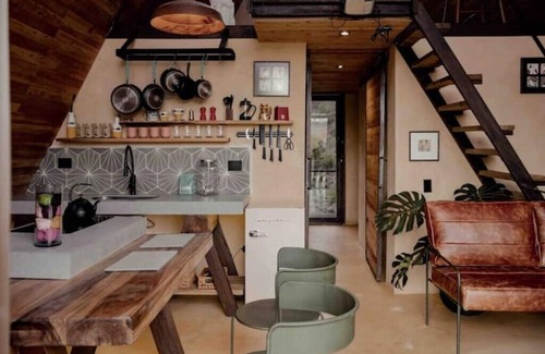 El Penol Ski Chalet | Elegant Mini Club-Chalet with Pool and Lakeside Jacuzzi