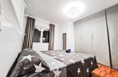 Murcia Apartment | Elegant Apartment Near Plaza de Toros with Child-Friendly Perks