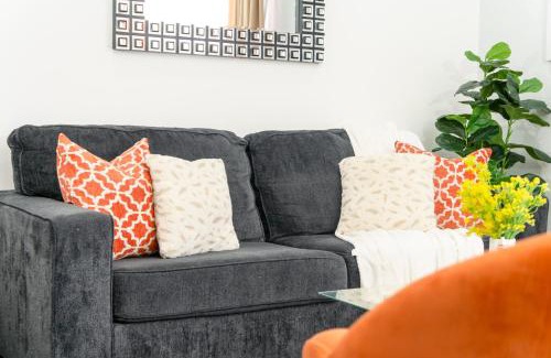 Sector 1 Nor-Oeste Apartment | Executive Family Condo with Pool and High Guest Ratings