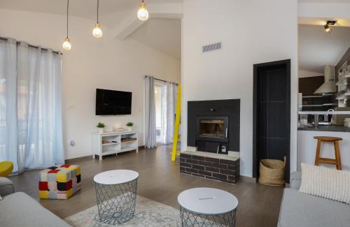 Rasa Villa | Discover Luka's House: Pet-Friendly Retreat with Pool