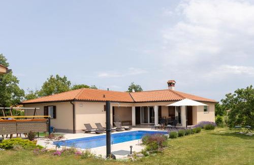 Rasa Villa | Discover Luka's House: Pet-Friendly Retreat with Pool