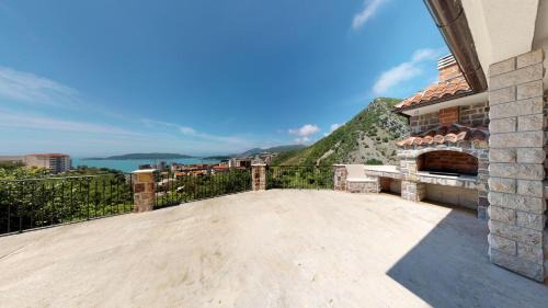 Becici Villa | Experience Luka Villa: Oceanfront Bliss Awaits You