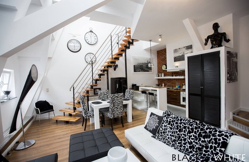 West Pomeranian Voivodeship Apartment | Elegant 4-Star Luksus Apartamenty Mariacka with Kitchen