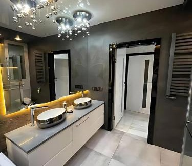 Kielce Apartment | Elegant Glamour Apartment - Family-Friendly 4-Star Retreat