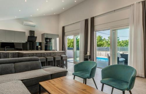 Kraljevica Villa | Elegant Villa Romantica: 4-Star Retreat with Pool & Hot Tub