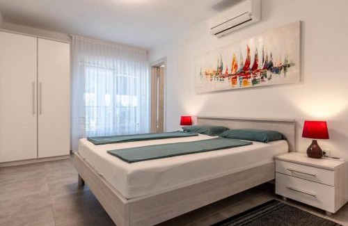 Kraljevica Villa | Elegant Villa Romantica: 4-Star Retreat with Pool & Hot Tub
