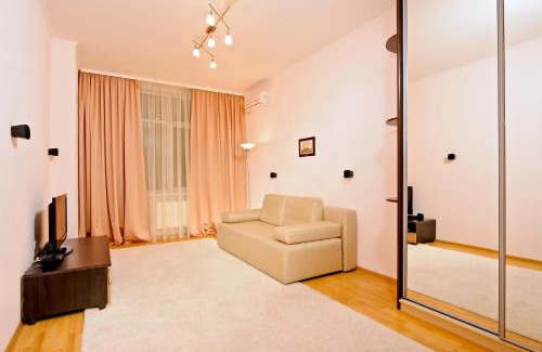 Shevchenkivs'kyi District Hotel | Unforgettable Stay at Lukyanovsky with Breakfast & Hot Tub