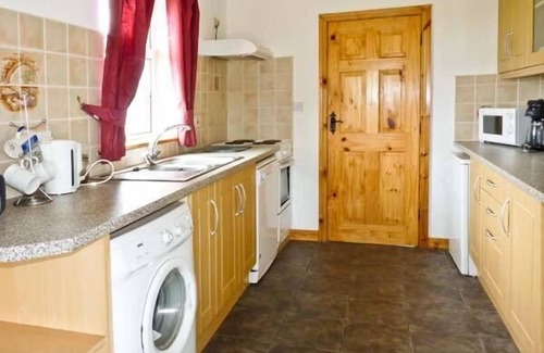Kincasslagh Cottage | Pet-Friendly Lully More Cottage on Beautiful Cruit Island