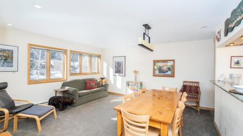 Telluride House | Lulu City 4B by AvantStay Beautiful Condo 100 yards from Lift 7 Permit :3639