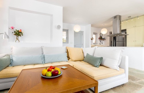 Paros Villa | Seaside Bliss at Luluka Villa - Unmatched 10/10 Experience
