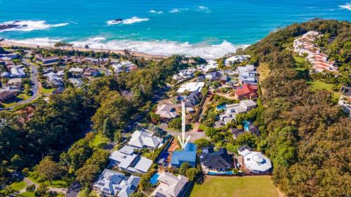 Korora House | Discover Lumière: 4-Star Hotel with Pool & Pet-Friendly Options