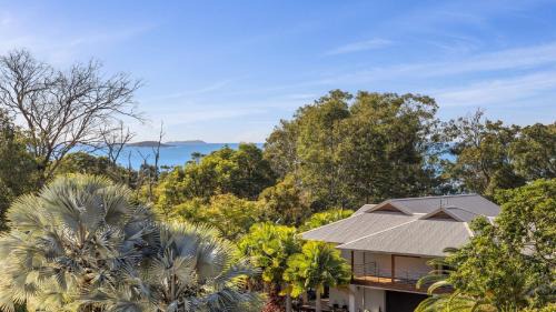 Korora House | Discover Lumière: 4-Star Hotel with Pool & Pet-Friendly Options