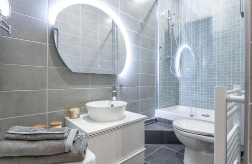 Perrache Apartment | Inviting Stay at Lumignons Lyonnais - Presqu'île Confluence