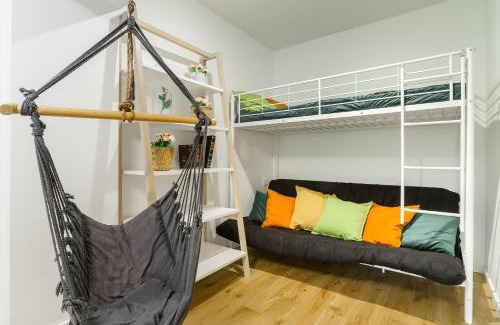 Lodz Apartment | Lovely Lumina Apartment with Balcony by the Park