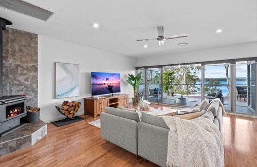 Silverwater House | Waterfront Retreat with Pool at Luminara Lago