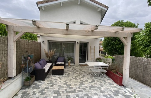 Jaillans House | Bright Family Home at the Foot of Vercors with Kitchen