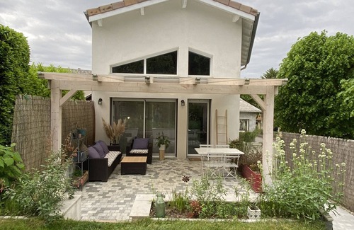 Jaillans House | Bright Family Home at the Foot of Vercors with Kitchen
