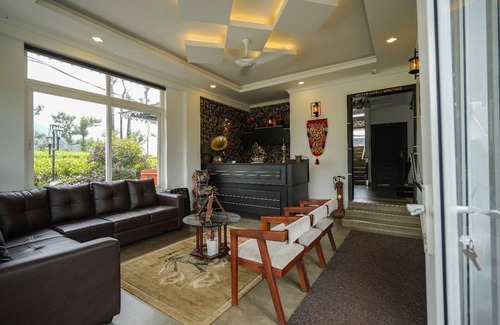 Udumbanchola Hotel | Budget-Friendly Stay at Lumino Winter Castle for Families