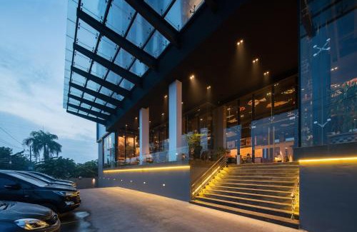 Sidoarjo Hotel | Budget-Friendly Luminor Hotel Airport Sidoarjo with Dining