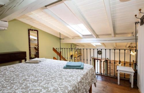 Intra Apartment | Bright Loft Retreat in the Heart of Intra - Family Friendly