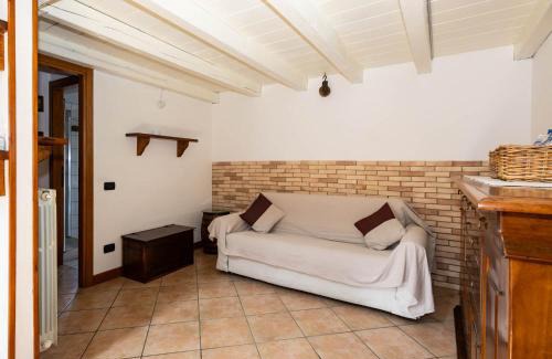 Intra Apartment | Bright Loft Retreat in the Heart of Intra - Family Friendly