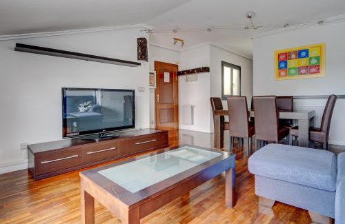 Irun Apartment | Bright Rooftop Suite with Terrace in Irún - Family Friendly