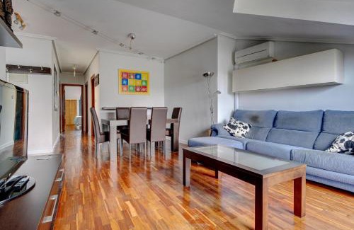 Irun Apartment | Bright Rooftop Suite with Terrace in Irún - Family Friendly