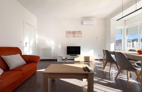 Figueres Apartment | Bright and Welcoming Caserna 13 in Vibrant Figueres